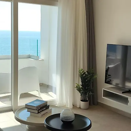 Joyscape Beachfront Apartmán