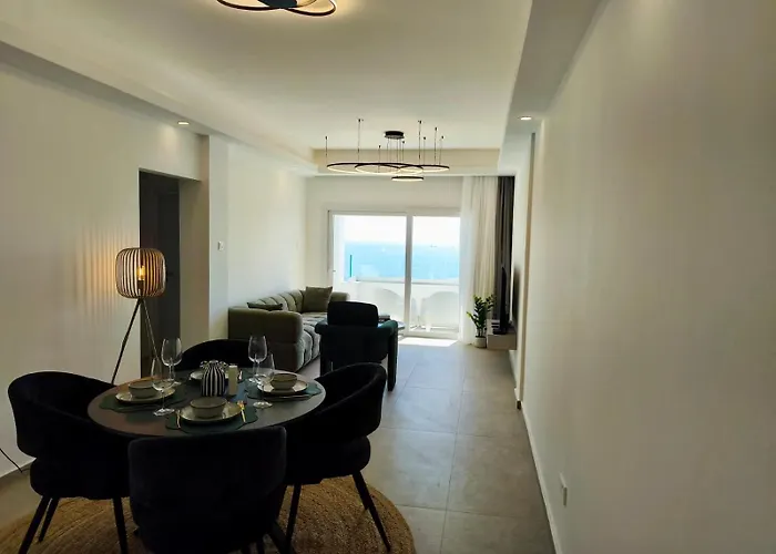 Joyscape Beachfront Апартаменти *