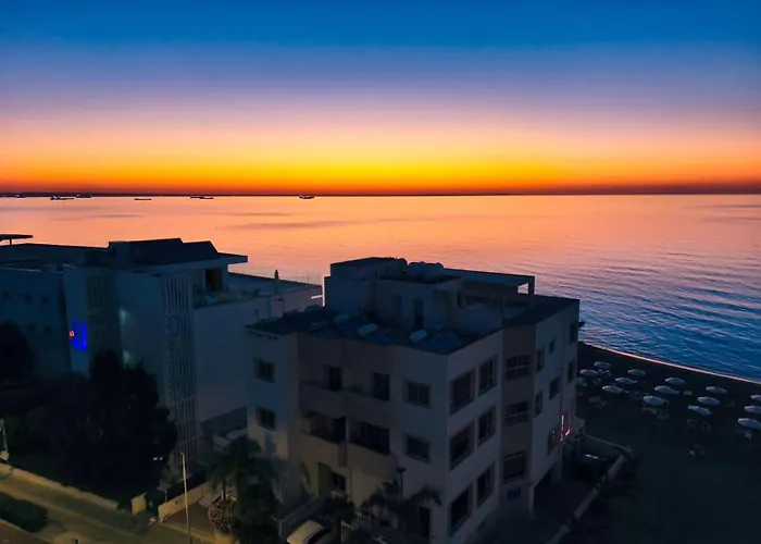 Joyscape Beachfront Апартаменти Ларнака