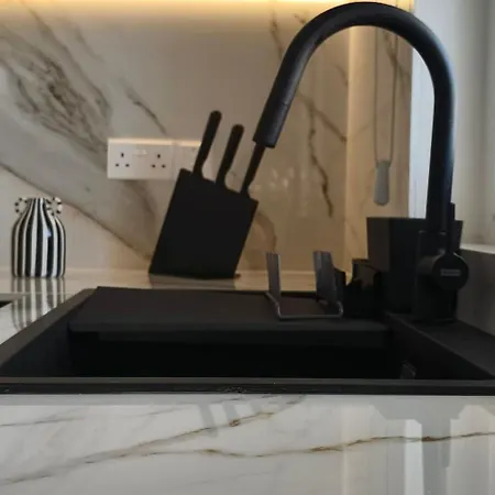 Joyscape Beachfront * Ларнака